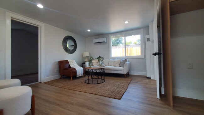 Spacious living area - 1453 Newport Ave