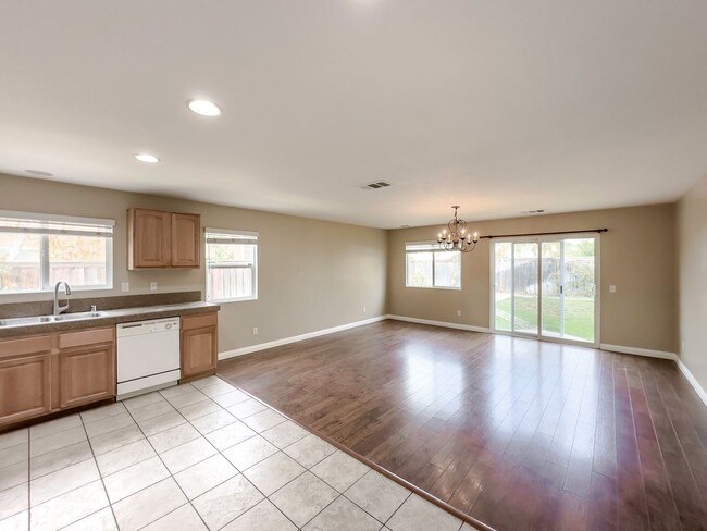 Building Photo - Large 4 bedroom + LOFT Home in Murrieta Fo...