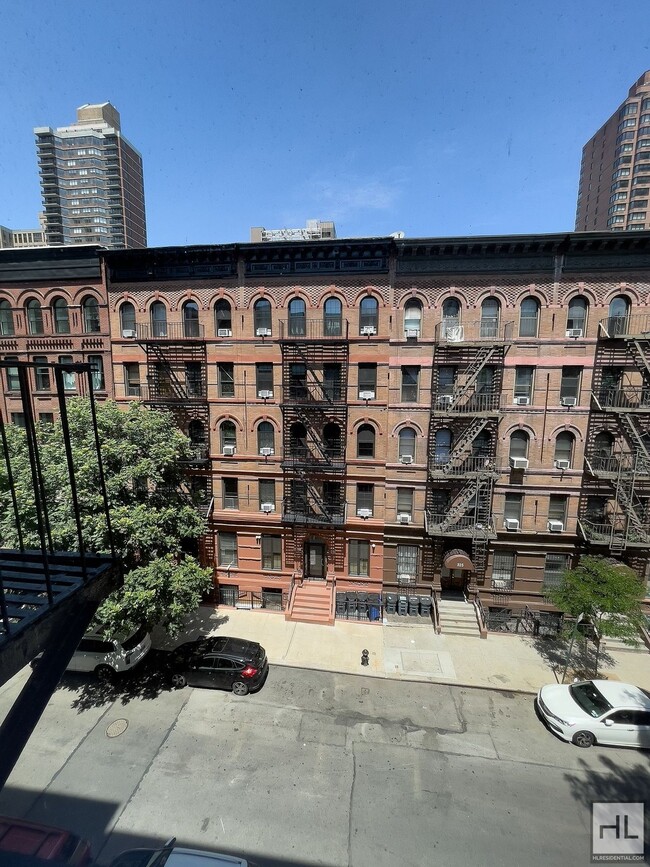 Building Photo - East 93 Street / Spacious 1-Bedroom 1-Bath...