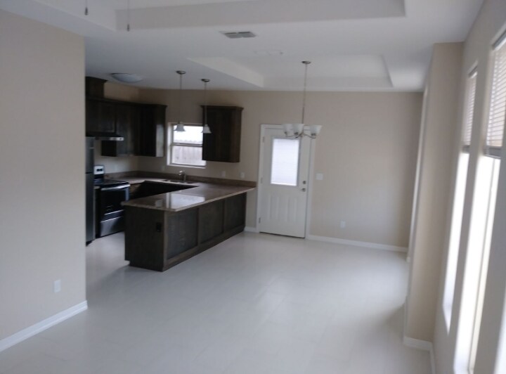 Building Photo - 210 Fig Dr