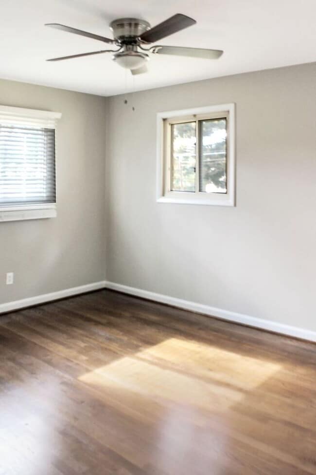 Building Photo - Charming Corner Lot Brick Home With 3-Bedr...