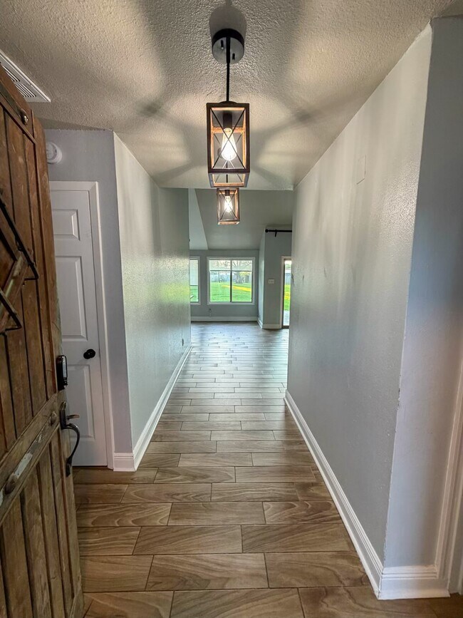 Building Photo - 14244 Bay Gardens Dr