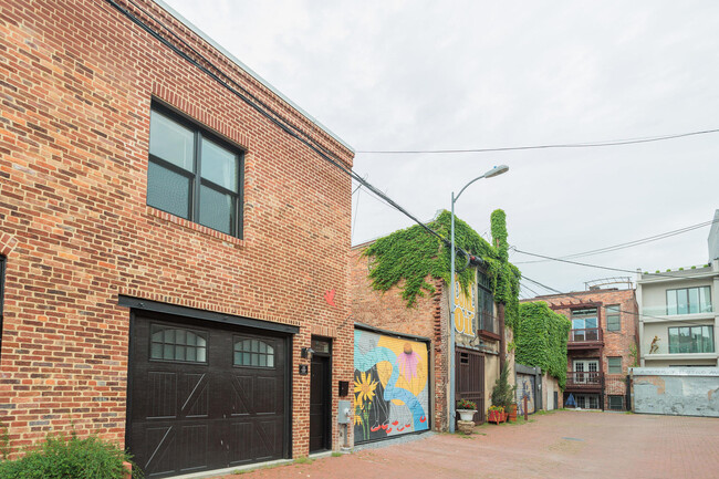 Building Photo - 15 Blagden Alley NW