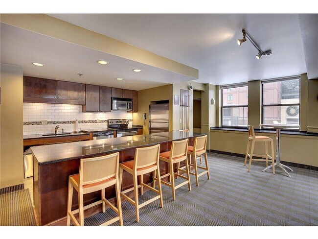 Building Photo - 401 S 1st St