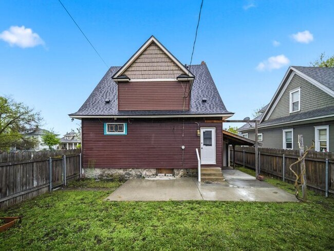 Building Photo - Stunning Updated Home in North Spokane | Bright Interiors, Modern Kitchen & Private Patio