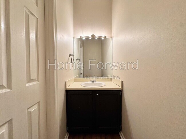 Building Photo - 3118 High Ridge Dr