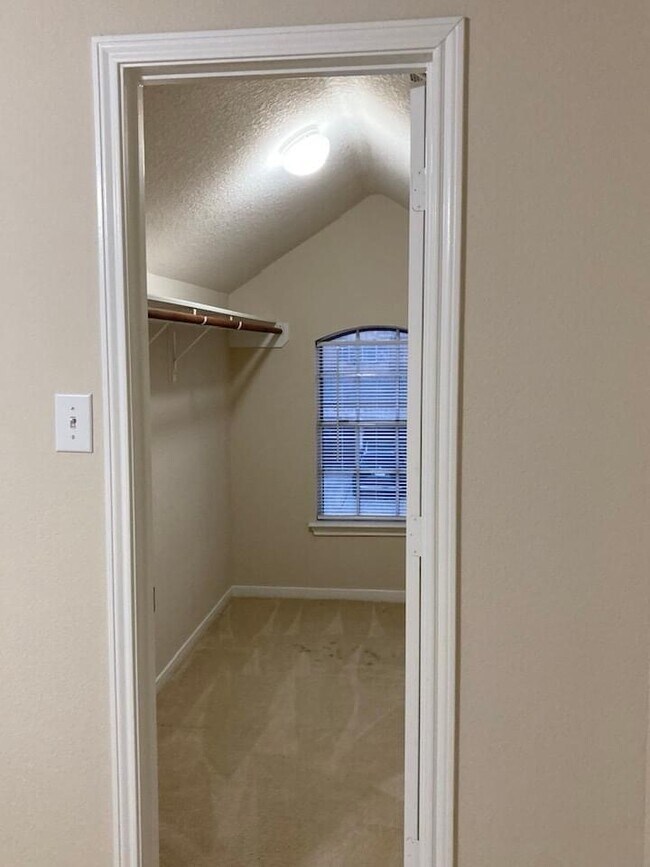 Building Photo - 2322 Trotter Dr