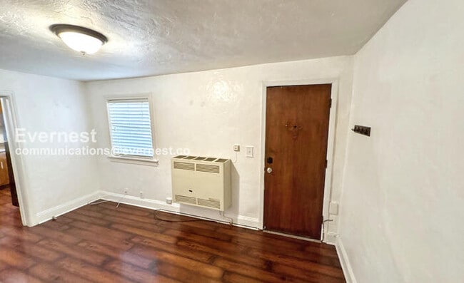 Building Photo - 605 E Santa Inez Ave