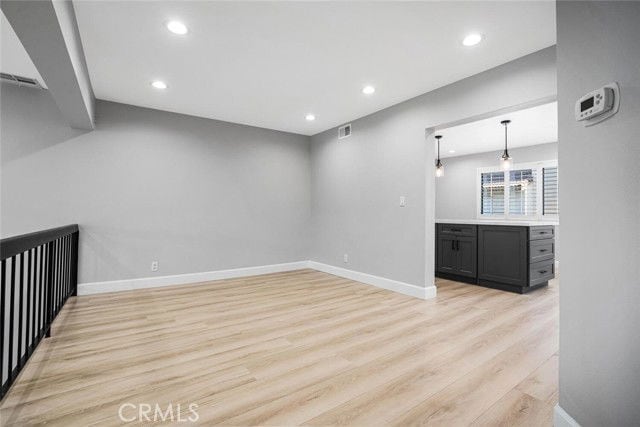 Building Photo - 5800 Owensmouth Ave