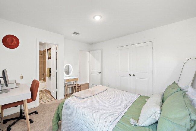Building Photo - 16516 Jasmine Marie Pl