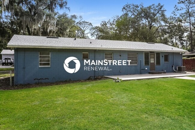 Building Photo - 4 Bedroom Pet-Friendly Home in Deland, FL with Main Street Renewal