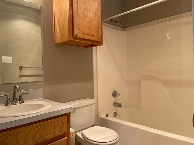 Building Photo - Pre-Leasing  - 3 bed 2 bath