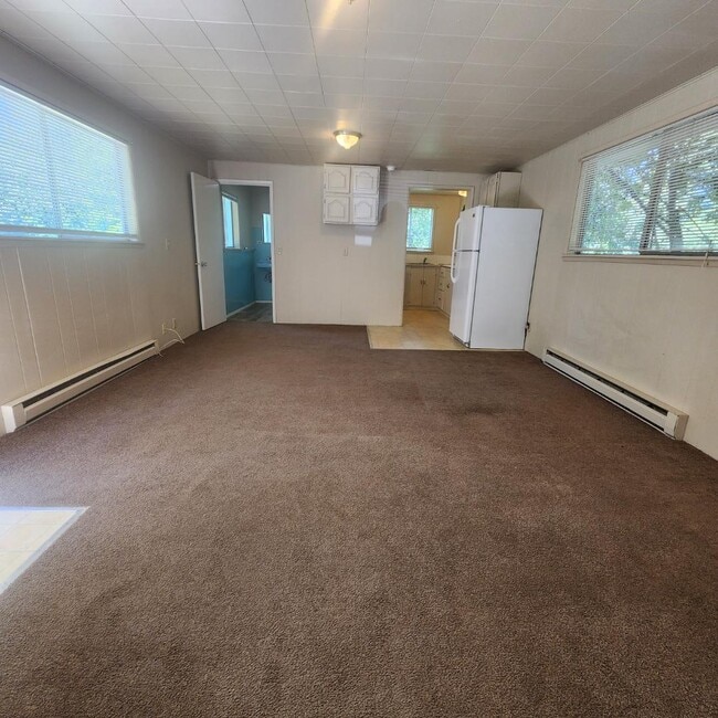 Building Photo - 1260 Pottery Ave