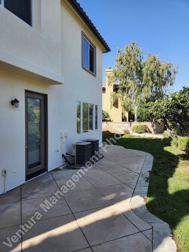Building Photo - 5885 Indian Pointe Dr