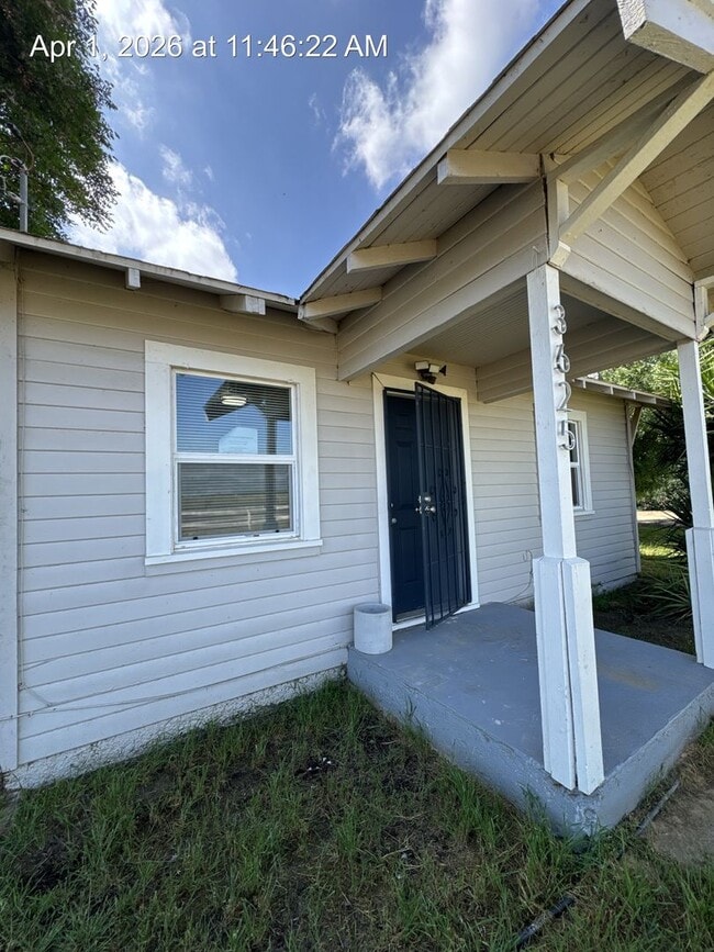Building Photo - Country Home located in Tulare Available Now!!