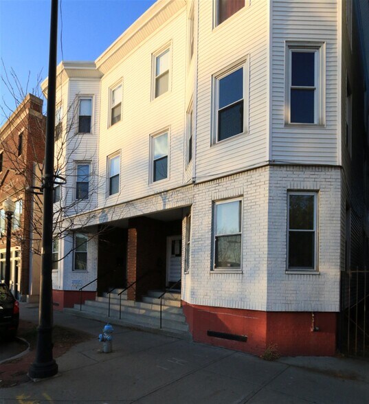 Building Photo - 793 Cambridge St