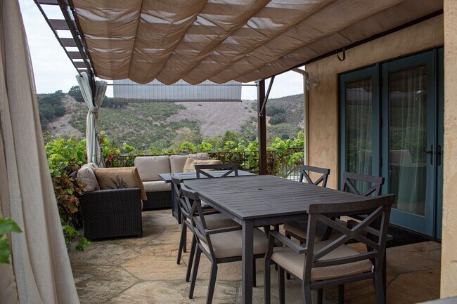Building Photo - 534 Vereda del Ciervo