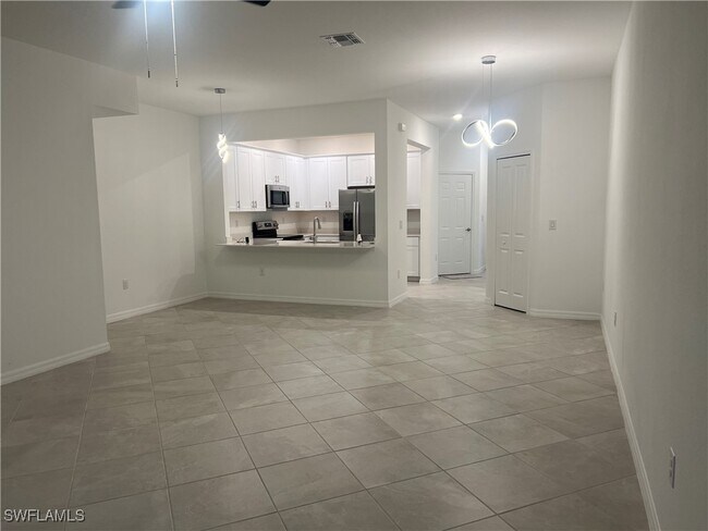 Building Photo - 2827 Blossom Wy