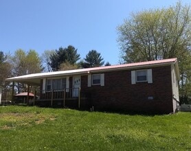 Building Photo - 137 Prentice St