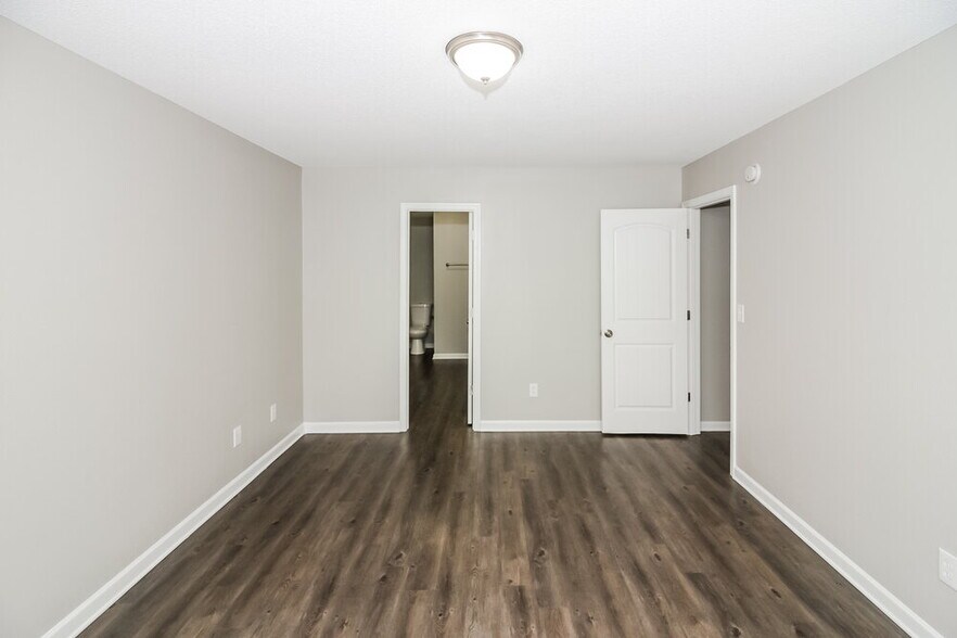 Building Photo - 7807 Birdwood Dr