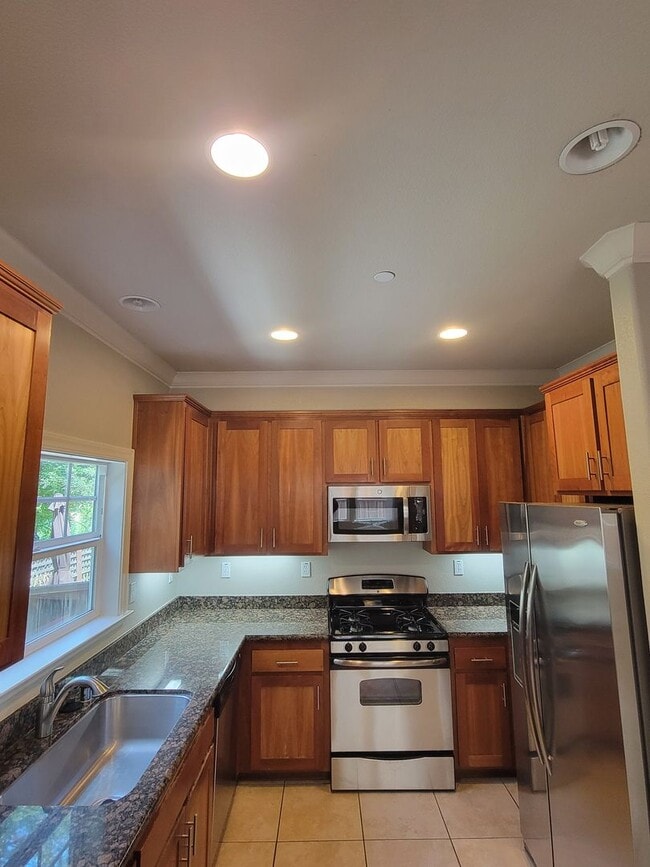 Building Photo - Charming Midtown Petaluma  – 3 Bed, 2.5 Bath