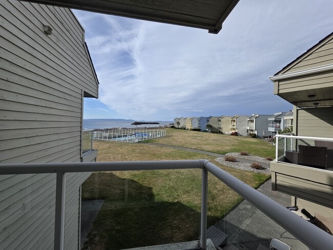 Building Photo - 1728 Edwards Dr