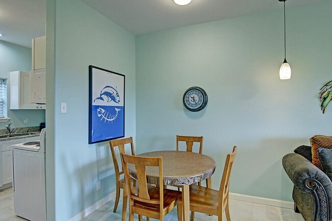 Building Photo - 602 Sea Breeze Ln