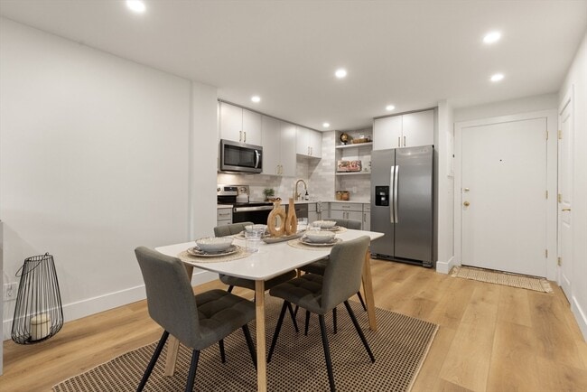 Building Photo - 5 Linda Ln