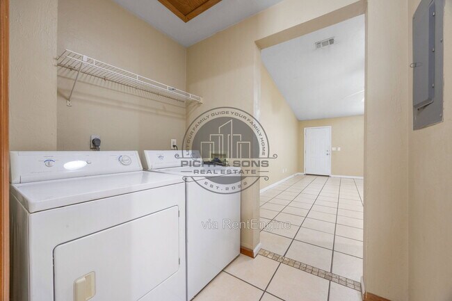 Building Photo - 1260 Continental Ct