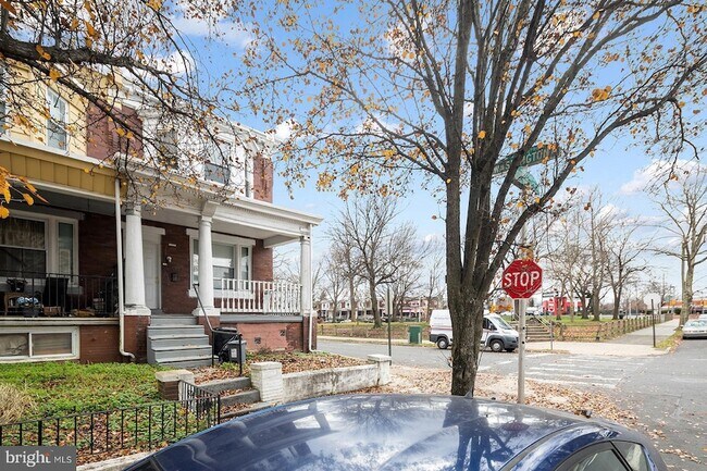 Building Photo - 851 S 57th St