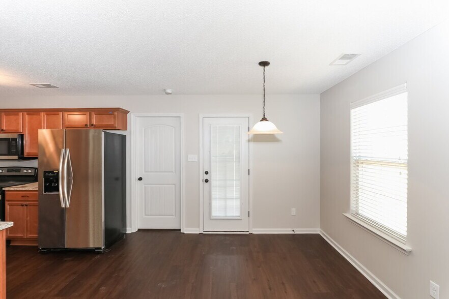 Building Photo - 9456 Darren Cir S