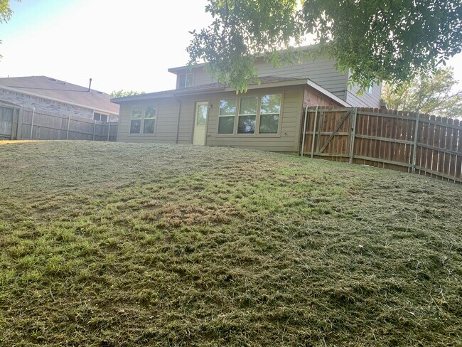 Building Photo - 1709 Southridge Ln