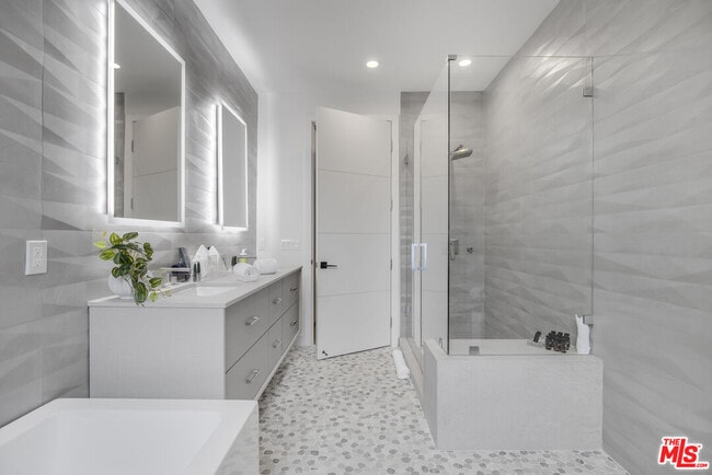 Building Photo - 10563 Ashton Ave