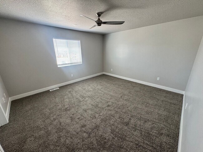 Building Photo - 2087 325 W