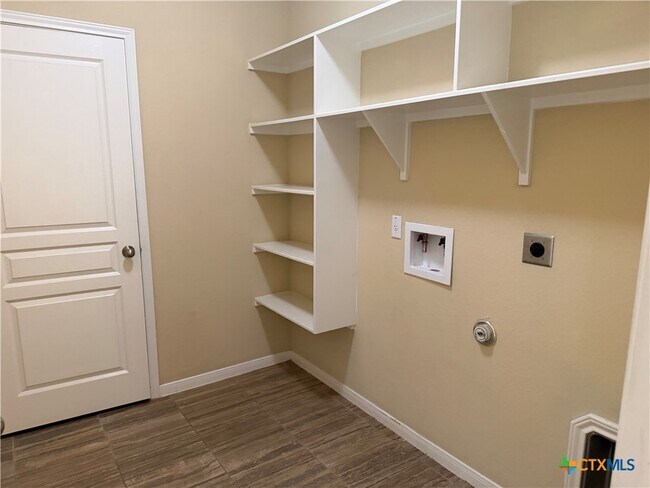 Building Photo - 409 Cross Dr.