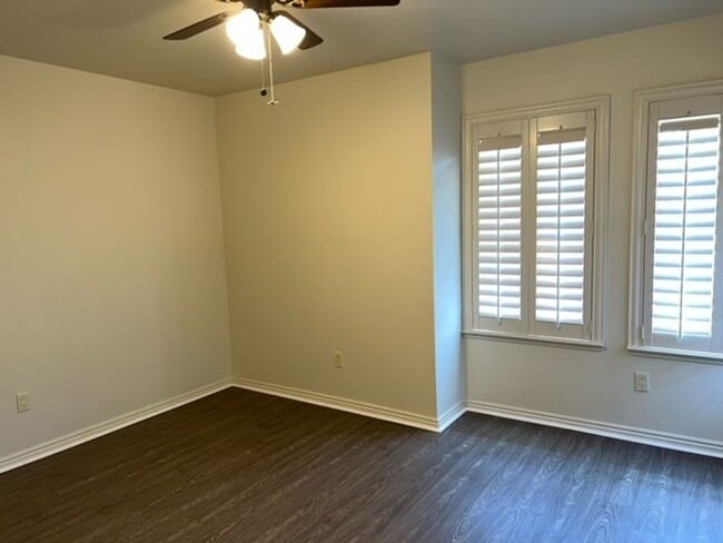 Building Photo - Vineyard home with luxury vinyl plank. Close to schools, shopping and transportation.