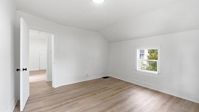Building Photo - 1221 Wefel St