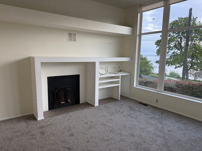 Building Photo - Lake Front House Seward Park