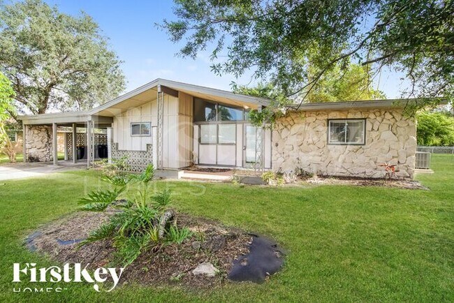 Building Photo - 2749 Elm Dr NE