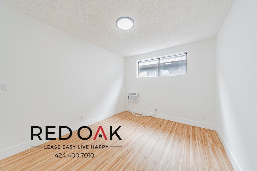 Building Photo - 252 W Elm Ave