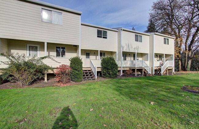 Building Photo - SALMON CREEK ~ WATERS EDGE CONDOS~ LARGE 2 Bd 2.5 Ba!