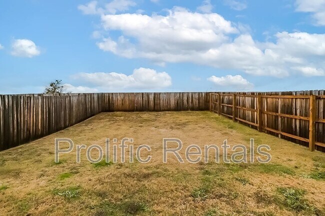 Building Photo - 3505 Abraham Dr