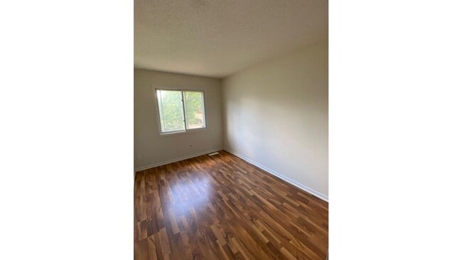 Building Photo - Spacious 3 - Bedroom Townhome with Modern Updates & Private Green Space.