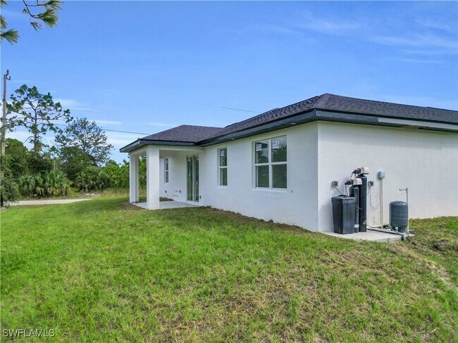 Building Photo - 100 W 11th St