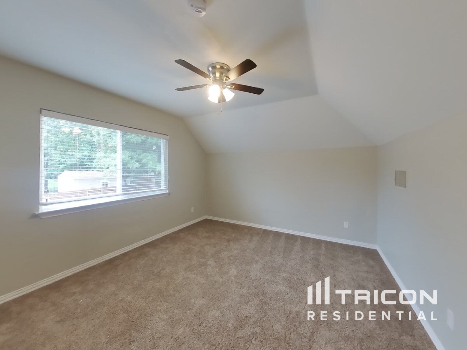 Building Photo - 716 Lakeview Dr