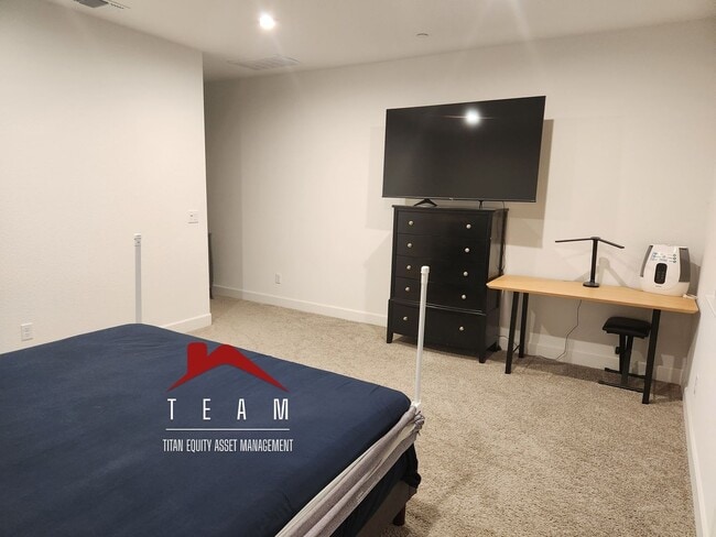 Building Photo - Great single story home with solar