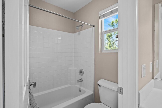 Building Photo - Beautiful detached condo in Painted Trails!