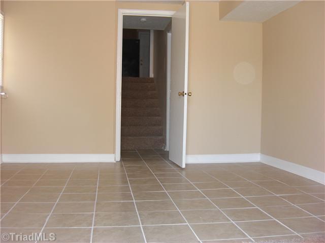 Building Photo - 3 Bed 1.5 Bath w/ 1 car Garage