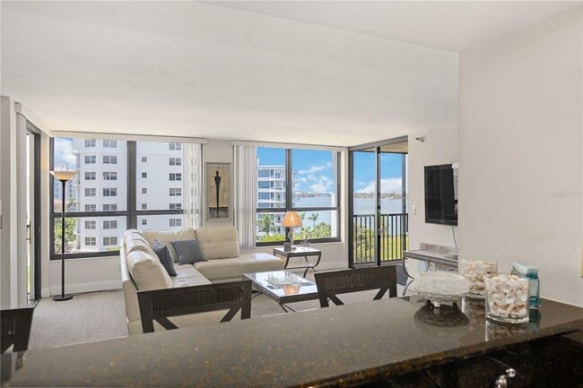 Building Photo - 11 Sunset Dr