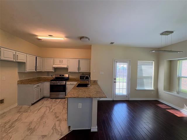 Building Photo - 512 Woodlake Dr